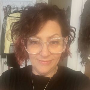 Meet your Posher, Denise